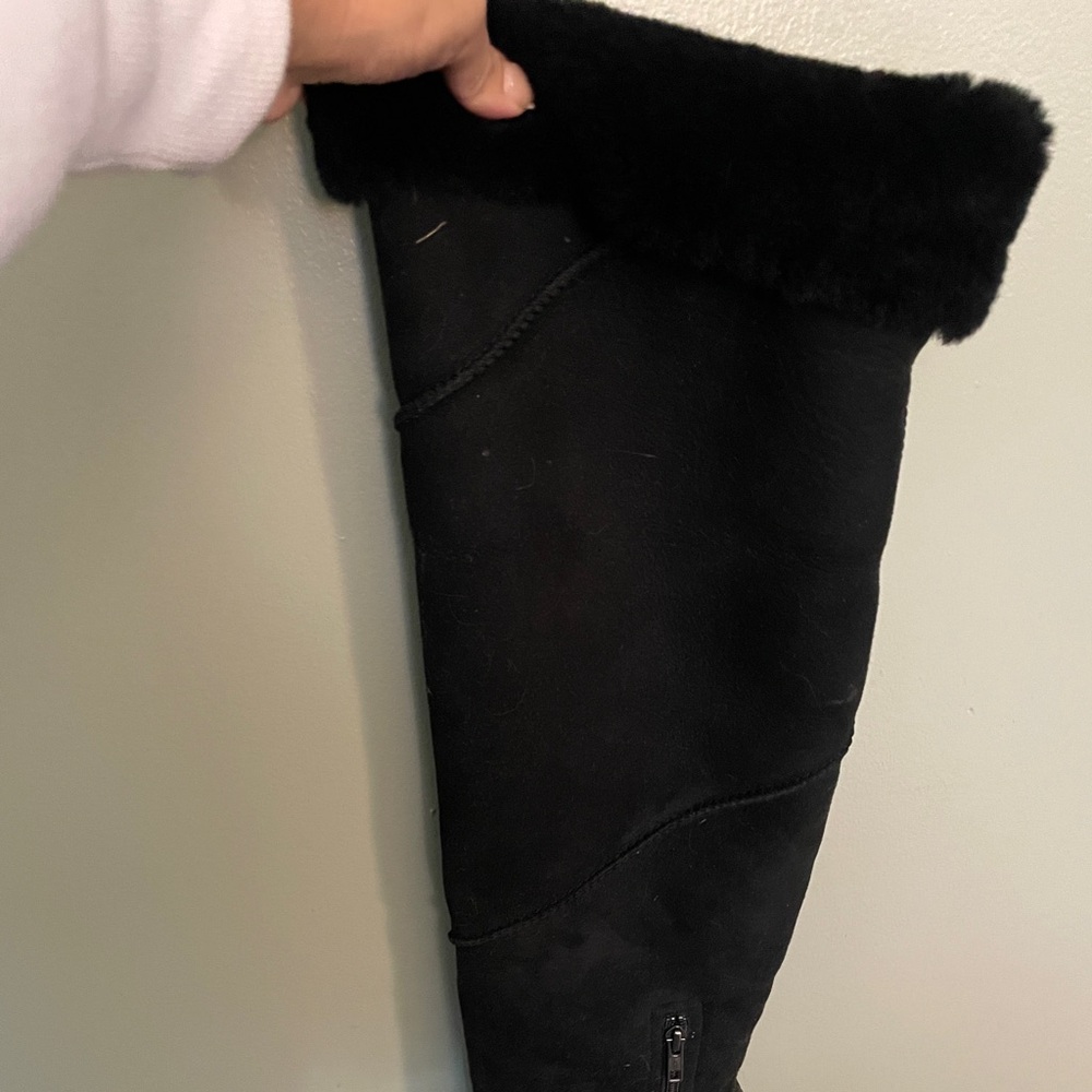 UGG - Picture 2 of 5
